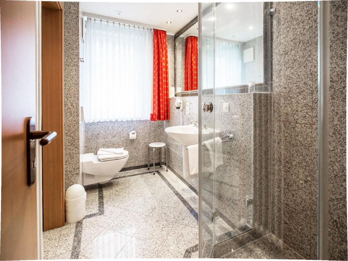 Komfort Mit 1 Schlafzimmer Und Balkon Im Obergeschoss 020 Apartment *