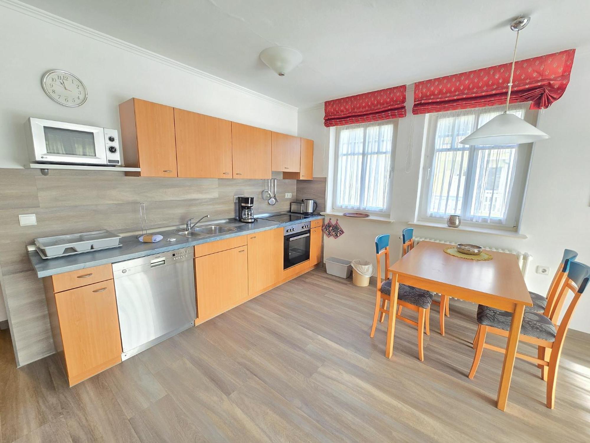 Komfort Mit 1 Schlafzimmer Und Balkon Im Obergeschoss 020 *